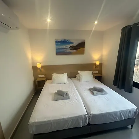 Apartment Stunning 2 Bedroom Seafront *