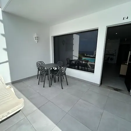 Apartment Stunning 2 Bedroom Seafront