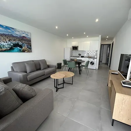 Apartamento Stunning 2 Bedroom Seafront Puerto del Carmen (Lanzarote)